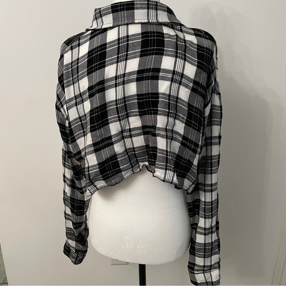 cropped button down plaid shirt - Picture 2 of 3